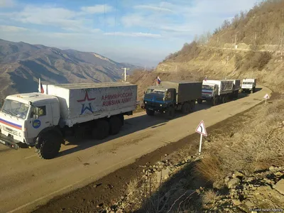 По Лачинской дороге в очередной раз беспрепятственно проехали 5 грузовиков  российских миротворцев - ФОТО