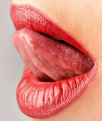 Чувственный облизывание. Красные губы. Сексуальные женщины открывают рот,  облизывают, язык торчит. стоковое фото © 557362860