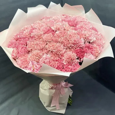 Купить букет из 101 розовой гвоздики по доступной цене с доставкой в Москве  и области в интернет-магазине Город Букетов