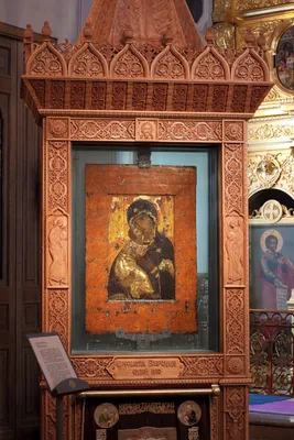 Икона Владимирской Божьей Матери была написана самим евангелистом Лукой