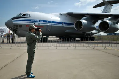 ILYUSHIN IL-76 SCREAMING LOUD DEPARTURE with incredible Sound (4K) - YouTube