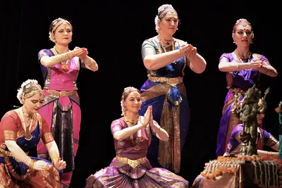 Индийский танец в Новосибирске