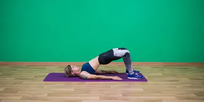Упражнения йоги для ног и ягодиц: йога от целлюлита на бедрах и для  внутренней поверхности бедра