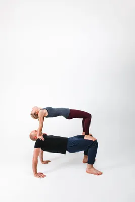 Парная йога | Минский йога клуб Yoga 108