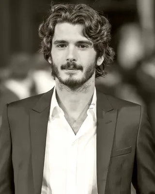 Yon González World🌎Поклонники в Instagram: «• Из этого состоят сладкие сны… 🎶💫 #ifouarelucky. #ЁнГо… | Мужские стрижки, Самые красивые лица, Мужские прически