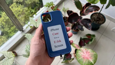 iPhone case with a customizable e-ink screen - YouTube