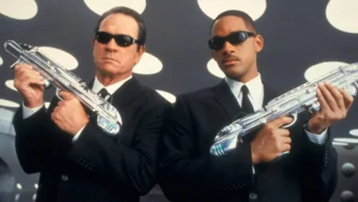 Люди в черном / Men in Black (1997, фильм) - «Обычные с виду люди могут  оказаться...» | отзывы