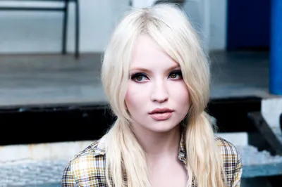 Фото Эмили Браунинг / Emily Browning в фильме Запрещенный прием