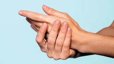Сухая кожа рук: по каким причинам возникает сухость и как с ней бороться