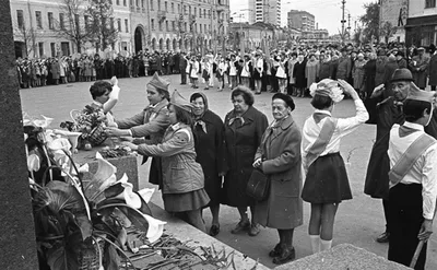 В сети поспорили об ухоженности женщин в СССР - Мослента