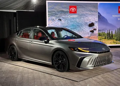 Представлена новая Toyota Camry: без V6, но с полным приводом - читайте в  разделе Новости в Журнале Авто.ру