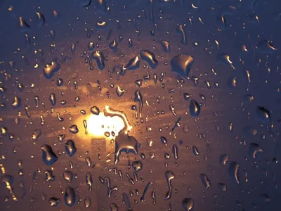 Капли дождя на лобовом стекле. | Пикабу