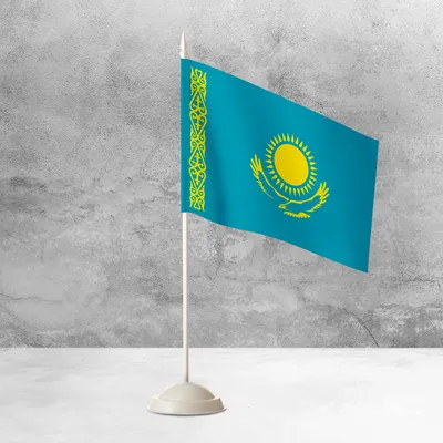 Самый большой флаг Казахстана подняли в Шымкенте