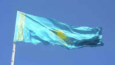 Флаг казахстана у которого орёл выходить из флаги и летит в небу