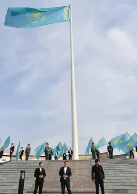 Пусть реет гордо флаг Казахстана!