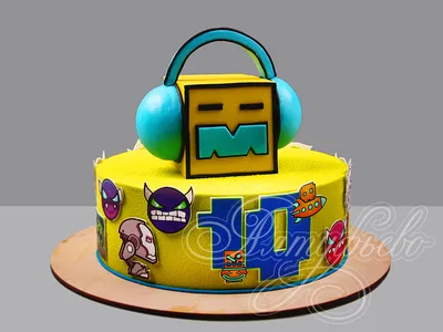 Торт Geometry Dash для игрока 20113622 стоимостью 13 940 рублей - торты на  заказ ПРЕМИУМ-класса от КП «Алтуфьево»