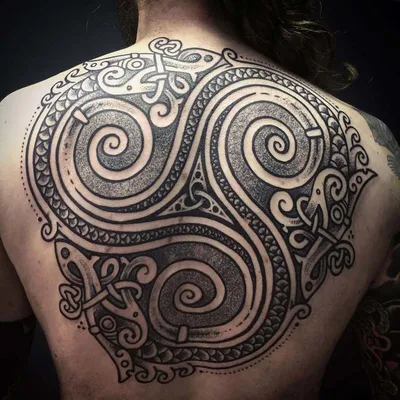 Лучший Самые красивые тату на плечо для мужчин: со смыслом, кельтские узоры,  дракон, волк, тигр, медведь, ан… | Скандинавские татуировки, Племенная  татуировка, Тату