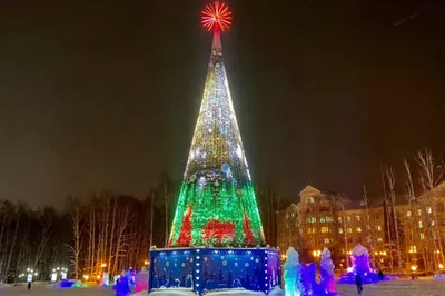 Стела - памятный знак «Первооткрывателям земли Югорской»