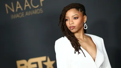 Как Chloe x Halle проявляют женственность в своем вдохновленном любовью новом альбоме «Ungodly Hour» - Журнал V Magazine