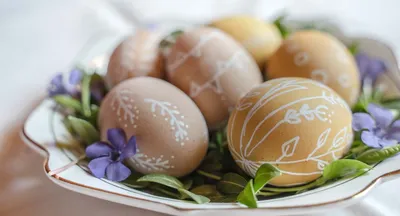 Пасха-2023: почему красят яйца, что нельзя делать 16 апреля и что нужно  обязательно съесть после церкви