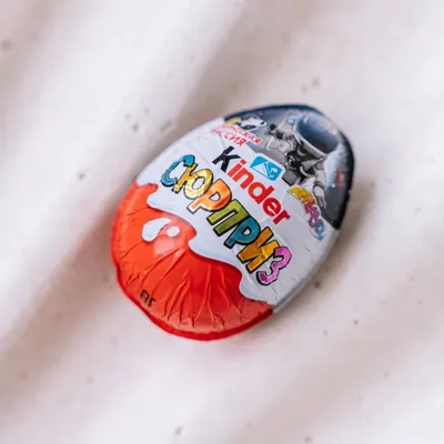 Яйцо шоколадное Kinder сюрприз Maxi с игрушкой-сюрпризом в ассортименте,  100г - купить с доставкой в Самаре в Перекрёстке