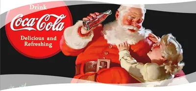 Фото Две бутылки Coca-Cola / Кока-кола на столе, рядом лежат еловые лапы,  леденцы и новогодние шарики