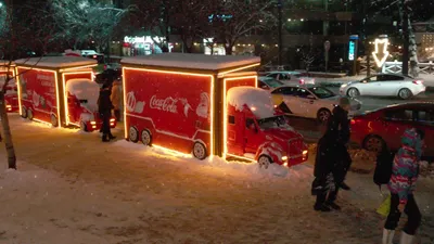 Coca-Cola предлагает создать новогодние открытки с помощью ИИ - Hi-Tech  