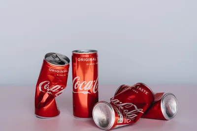 Продукцию Coca-Cola ждет ребрендинг. Напитки компании теперь будут  продаваться под именем «Добрый кола» | 