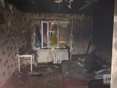 Жильцы малосемейки в Челнах эвакуировались ночью из дома из-за пожара в  соседской комнате