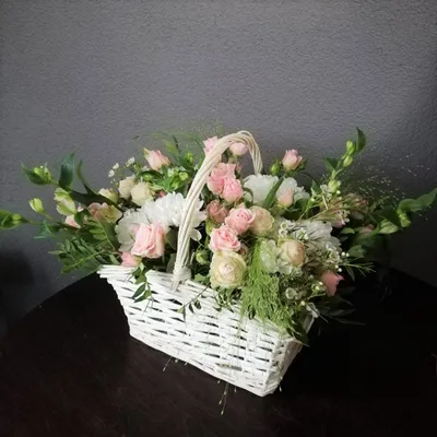 Композиция из искусственных цветов нежной цветовой гаммы в белой  керамической вазе в магазине «Интерьерная флористика _el_flor» на  Ламбада-маркете