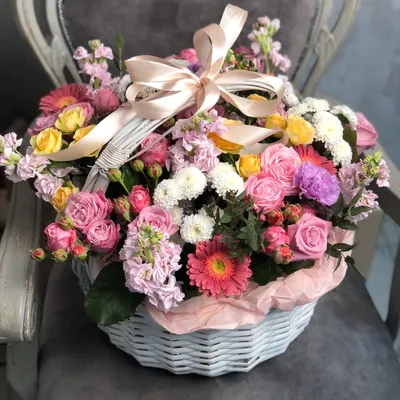 Купить большую корзину цветов в Москве - недорого!