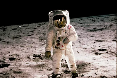 Командовавший первым облетом Луны американский астронавт скончался в  возрасте 95 лет - Газета.Ru | Новости