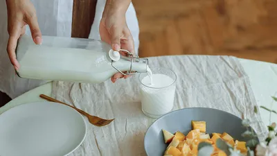 Козье молоко в детском питании: что выбрать, цельный продукт или  адаптированные смеси? - Статьи о детском питании от педиатров и экспертов  МАМАКО