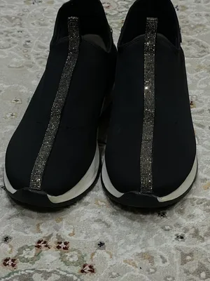 Красивая женская обувь 36размера б/у,носила 3-4раза: 1900 KGS ▷ Кроссовки и  спортивная обувь | Бишкек | 95148677 ᐈ 