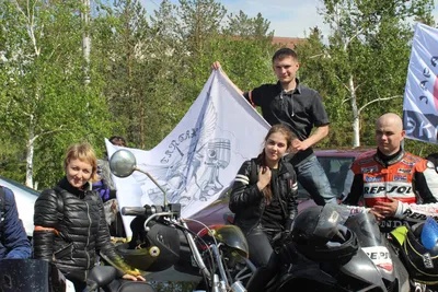 В Екатеринбурге байкеры из клуба «Черные ножи» открыли мотосезон массовым  мотопробегом.  года -  - 