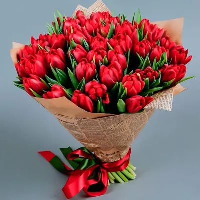 Купить Букет из 35 красных тюльпанов В0215 с доставкой - Мастерская Lideski  - доставка цветов, подарков, букетов Велиж