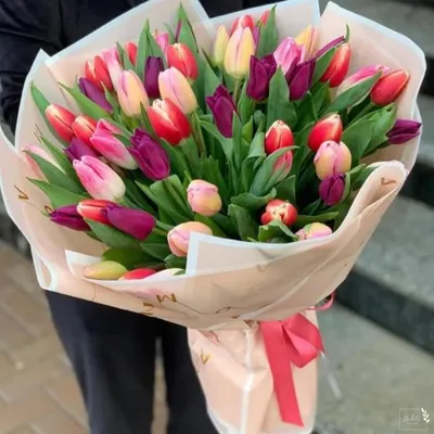 Красивые букеты из тюльпанов - 79 фото