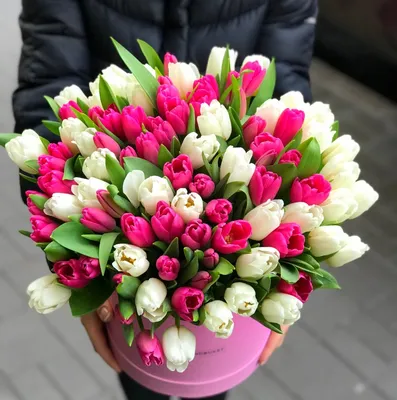 Купить букет тюльпанов 🌷 в интернет-магазине с доставкой по Москве, цены