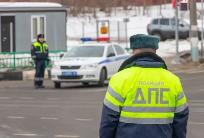 ДПС требует остановиться в неположенном месте: как быть?! - читайте в  разделе Разбор в Журнале Авто.ру