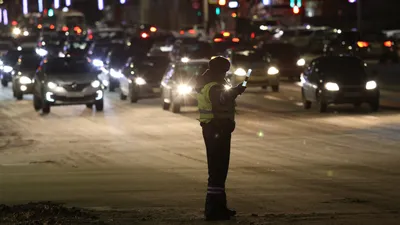 Что делать водителю, если инспектор ДПС очень долго проверяет водителя по  базе данных и не отдаёт документы. Ответ автоюриста. | Автоюрист. Всё о ДПС.  | Дзен