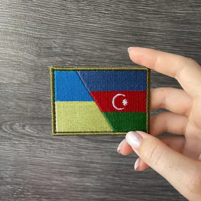 Национальный флаг Азербайджана с серповидной луной Флаги развевая ветер  Стоковое Изображение - изображение насчитывающей политика, мусульмане:  121325065