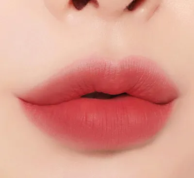 Женские губы, накрашенные розовой помадой. Красивые губы, выделенные на  белом фоне. Векторная иллюстрация для красоты и моды. - Ozero - российский  фотосток