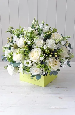 Композиция цветов в коробке Premium "Яркое настроение" - Красивые цветы в  Тамбове