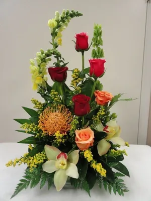 Композиции из цветов в корзине Екатеринбург - заказать красивые композиции  из живых цветов на заказ в Екатеринбурге