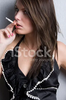 Курящие девушки - красивые фото