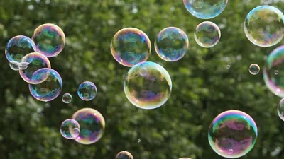 Красивые мыльные пузыри на природе.…» — создано в Шедевруме
