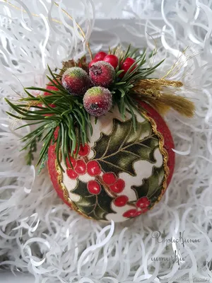 Новогодний шар в цветах российского …» — создано в Шедевруме