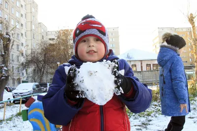 Зима / Зима снежная и холодная, но очень красивая пора года, время метелей  и вьюг, новогодних праздников и первого снега