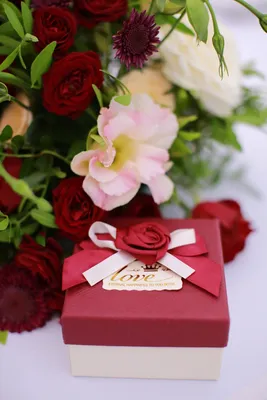 garden roses, цветы подарок, красивые подарки, фото скачать красный роза и  подарок, букет в подарок, цветы, Свадебный декор Москва