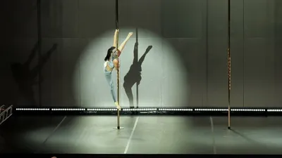 Красивый танец на пилоне - Pole Dance студия ПИЛОНиЯ